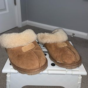 UGG Genuine Shearling Slipper Chestnut Size 9